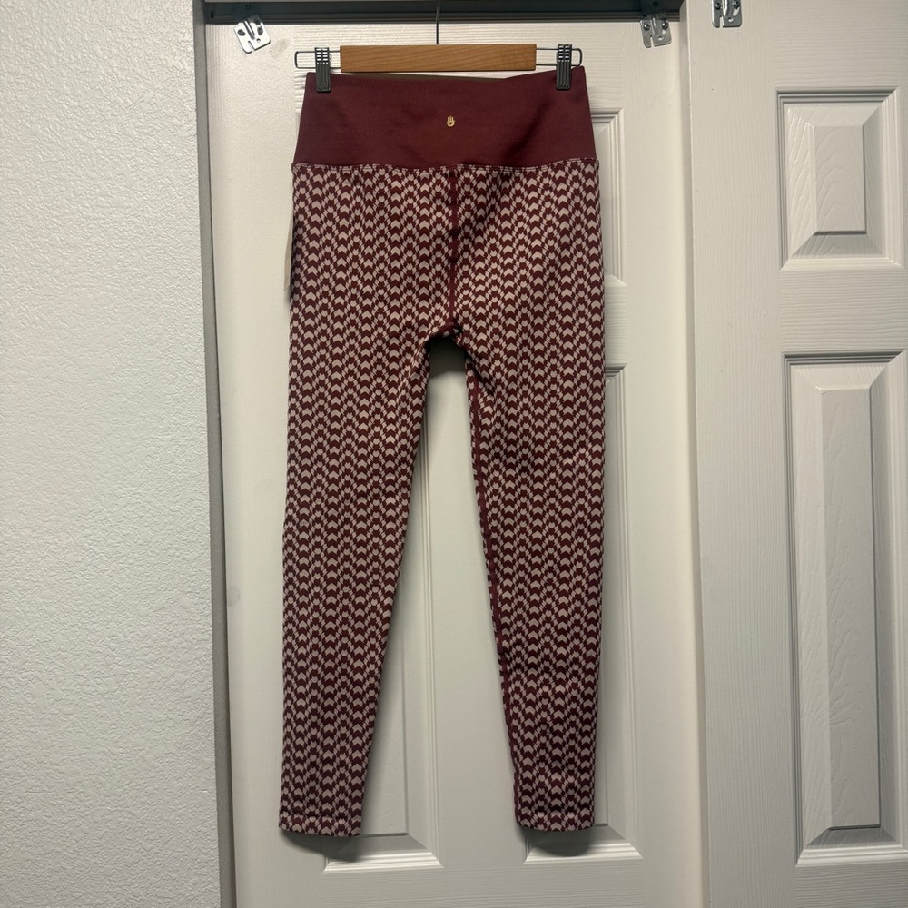 🦋 Spiritual Gangster| NWOT Women’s Size M/L Jacquard 7/8 Legging in Burgundy - Picture 10 of 10